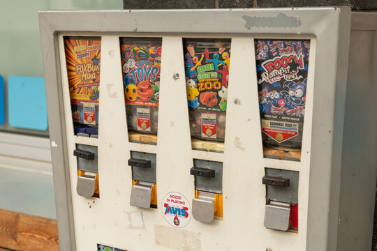 15 July 2026, Alleghe, Italy. Vintage toy vending machine with colorful children's toys in an Alpine village