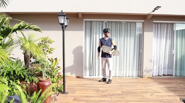 homem andando de skate esporte em casa 