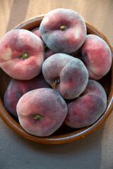Flat peaches, Saturn sweet peaches from Mediterranean orchards, ripe Prunus persica seasonal fruit, harvest, orchard-grown fruit © barmalini