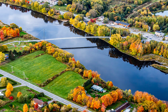 Vue a&eacute;rienne Sainte-Marie de Beauce avec les couleurs automne 