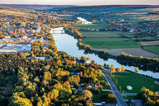 Vue a&eacute;rienne Sainte-Marie de Beauce avec les couleurs automne 