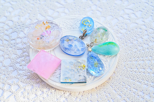 透明感あふれる素敵なレジン作品