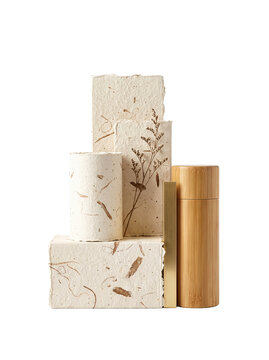 Eco friendly cosmetic podium mockup with handmade paper and bamboo-(Mockup podium kosmetik ramah lingkungan dengan kertas buatan tangan dan bambu)