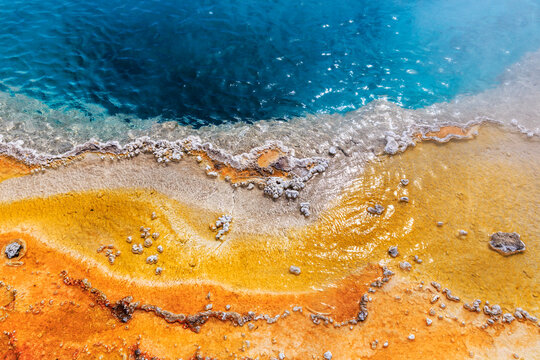 USA, Yellowstone Park, Hot spring, Black Pool, close-up