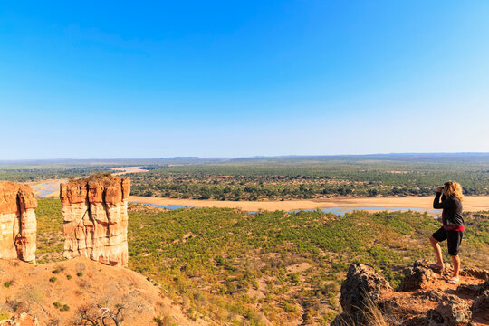 Zimbabwe, Masvingo, Gonarezhou National Park, woman looking at Runde River and Chilojo Cliffs