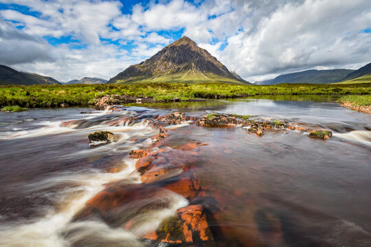 Great Britain, Scotland, Scottish Highlands, Glen Coe, Etive Mor, Glen Etive, River Etive, Mountain massif Buachaille Etive Mor with Mountain Stob Dearg