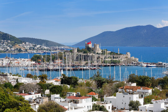 Turkey, Bodrum, View of island Kara Ada with Castle of St. Peter