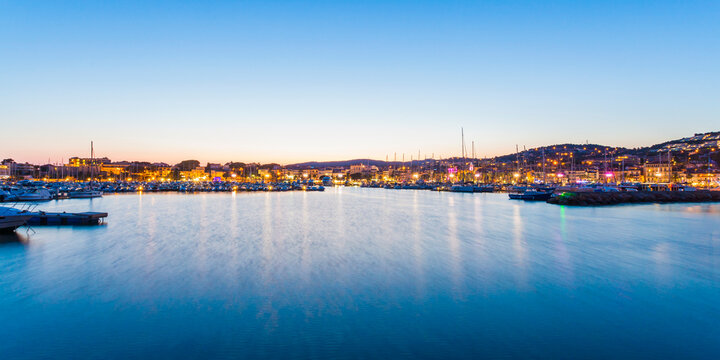 France, Provence-Alpes-Cote d'Azur, Department Var, Bandol, Marina in the evening, Panorama