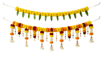 Naklejka premium Traditional indian marigold flower toran garlands for festive home decoration isolated on transparent background