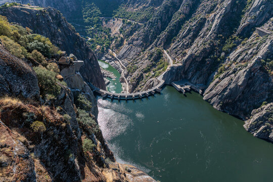 Aldead&aacute;vila Dam and Reservoir from the Mirador del Fraile viewpoint. Duero River, Salamanca, Castile and Le&oacute;n, Spain. Arribes del Duero Natural Park.