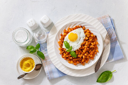 pyttipanna dish of fried potatoes, sausage, egg
