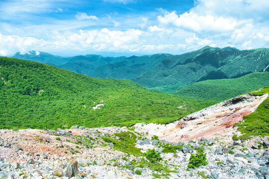 栃木県那須郡那須町　茶臼岳から見る姥ヶ平の風景