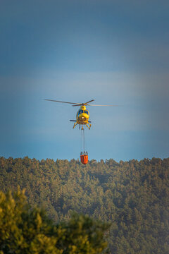 Helic&oacute;ptero de extinci&oacute;n de incendios