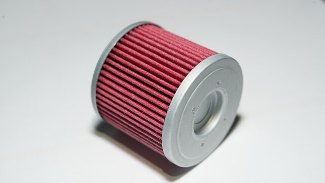 Detalle de un filtro de aceite de moto