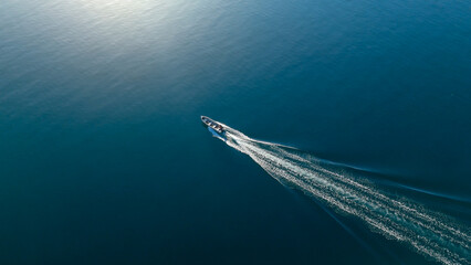 Plakat Aerial view of the speed boat moving in the sea