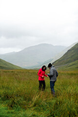 Fototapeta premium Couple exploring scenic mountain landscape.