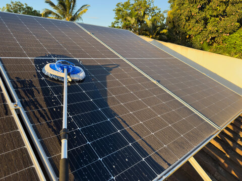 Cleaning dirty solar panels from dust