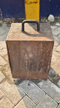 Vintage Heavy Duty Rusty Diamond Plate Metal Box Container with Top Handle