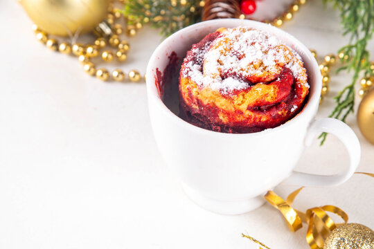 Christmas candy cane striped red and white mugcake