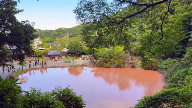 別府の人気観光地の血の池地獄