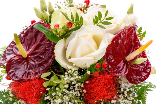 Ein bunter Blumenstrau&szlig; vor wei&szlig;em Hintergrund