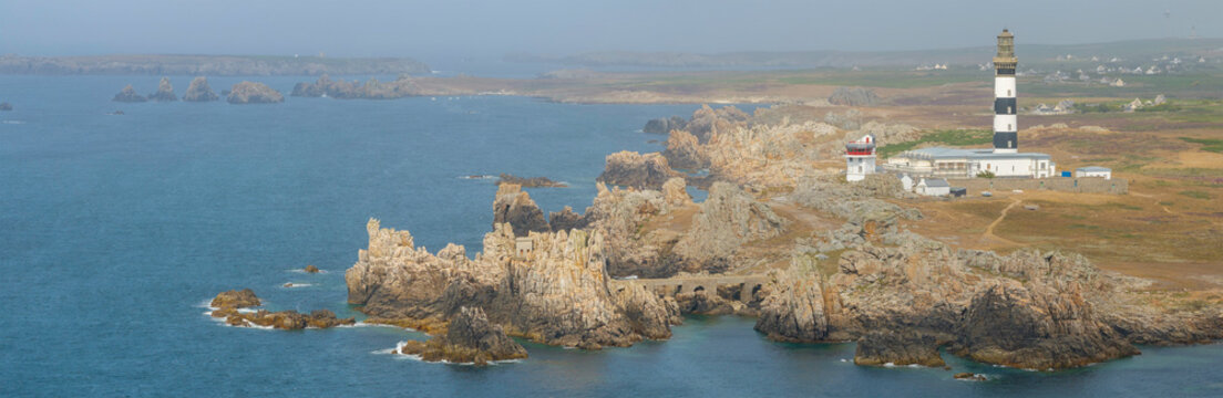 Panorama aerien, le phare du creac'h &agrave; Ouessant en Bretagne