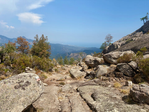 Paysage montagneux sur le GR20 entre Paliri et Conca en Corse