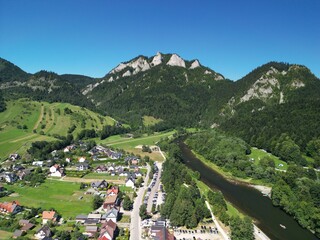 Pieniny - Polska Piękne góry i szczyty, Trzy Korony zdjęcie wykonane dronem. Przyroda, góry, Pieniny, Dunajec, rzeka, Trzy Korony, podróże © Konrad