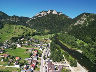 Pieniny - Polska Piękne góry i szczyty, Trzy Korony zdjęcie wykonane dronem. Przyroda, góry, Pieniny, Dunajec, rzeka, Trzy Korony, podróże © Konrad