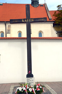 KRAKOW POLAND: This memorial commemorates the 21,768 Polish victims of the Katyn massacre in 1940 by the NKVD. 