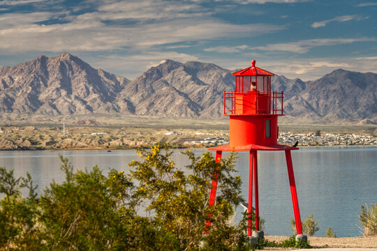 Lighthouse at Lake Havasu, Azriona