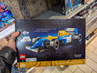 Naklejka premium MONTREAL, CANADA, 23 December 2025 : Lego Williams Racing Box in Store