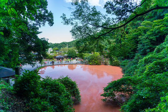 別府の人気観光地の血の池地獄