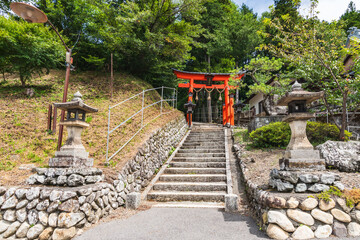 薮原神社の赤い一之鳥居（長野県木曽郡木祖村　藪原宿） © knight0315