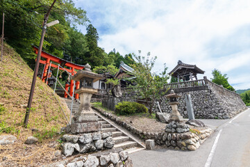 薮原神社の赤い一之鳥居（長野県木曽郡木祖村　藪原宿） © knight0315