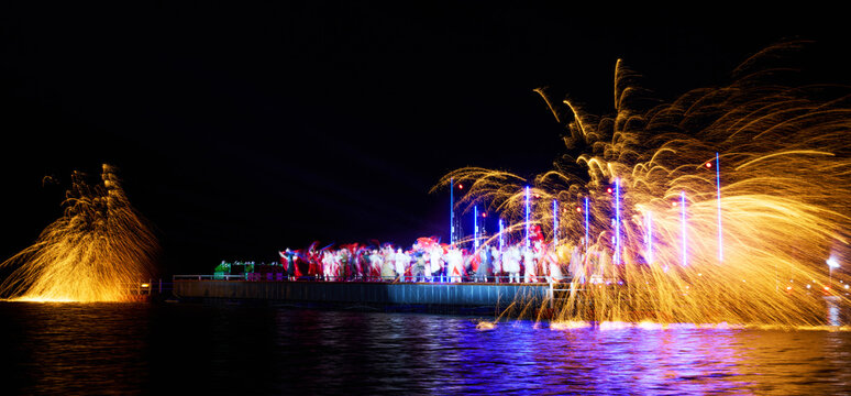 Golden sparks flew as the intangible cultural heritage of iron-making was displayed on the lakeside.