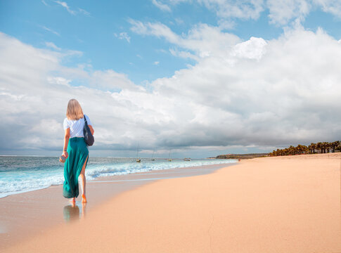 Tropical sandy beach and clear sea background - Bali, Indonesia