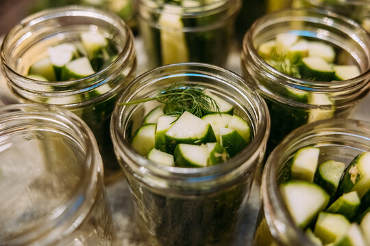DIY Homemade Refrigerator Dill Pickles