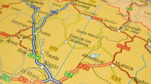 smooth map journey from pamplona to zaragoza in northern spain