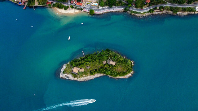 Ilha das cabras island with boat wake and coast