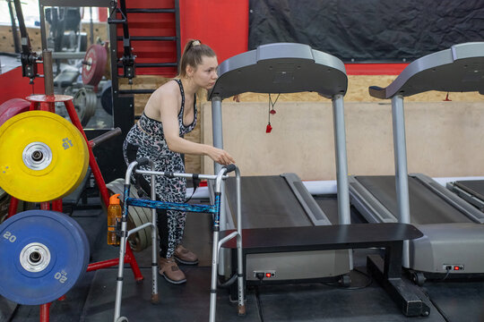 A woman with cerebral palsy works out in the gym. 