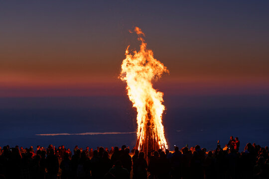 Germany, Bavaria, Upper Bavaria, Aschau im Chiemgau, People celebrating midsummer festival