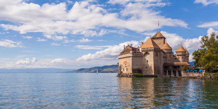Switzerland, Veytaux, Lake Geneva, Chillon Castle at dusk