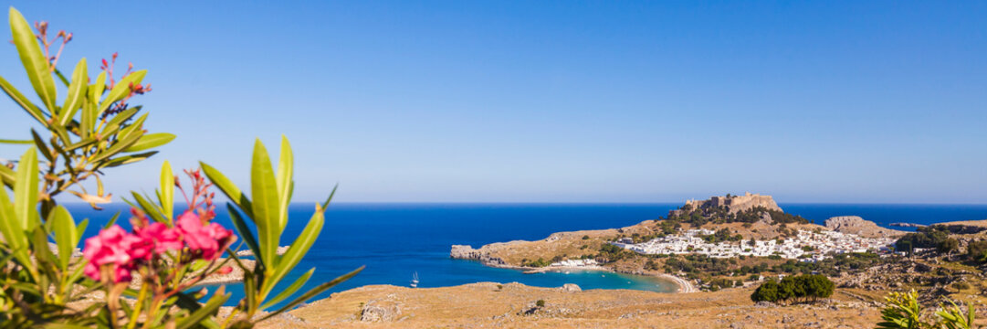 Greece, Aegean Islands, Rhodes, Lindos, View to Acropolis of Lindos