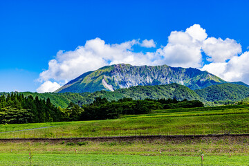 Obraz premium 大山を望む鳥取県の自然風景