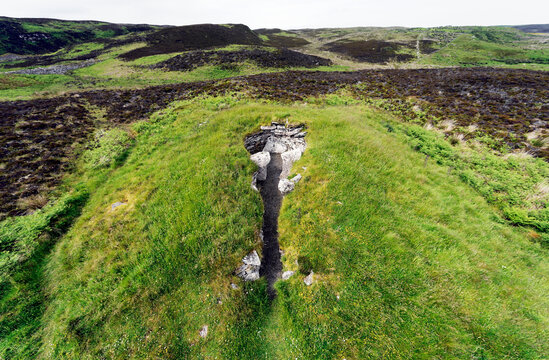 The Cairn o&rsquo; Get 5000 year prehistoric burial tomb chambered cairn. Whaligoe, Caithness, Scotland