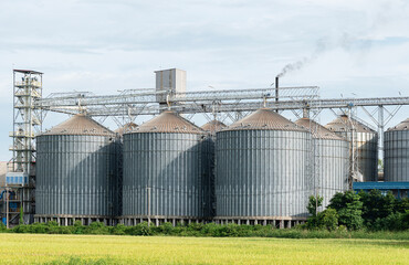 Large silo storage tank for industrial plant © Ratchapon