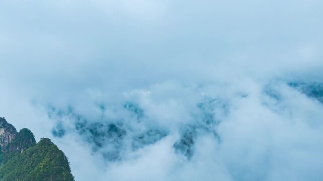 Aerial view of the sea of ​​clouds after rain at Mangshan Wuzhifeng Peak, Yizhang County, Chenzhou, Hunan Province