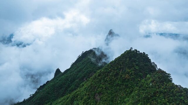 Aerial view of the sea of ​​clouds after rain at Mangshan Wuzhifeng Peak, Yizhang County, Chenzhou, Hunan Province