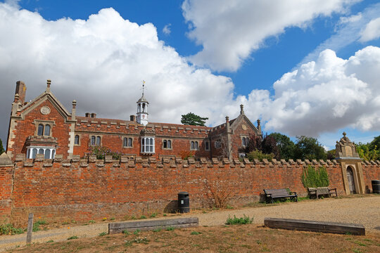Cloudburst, in the drought season, in Long Melford.